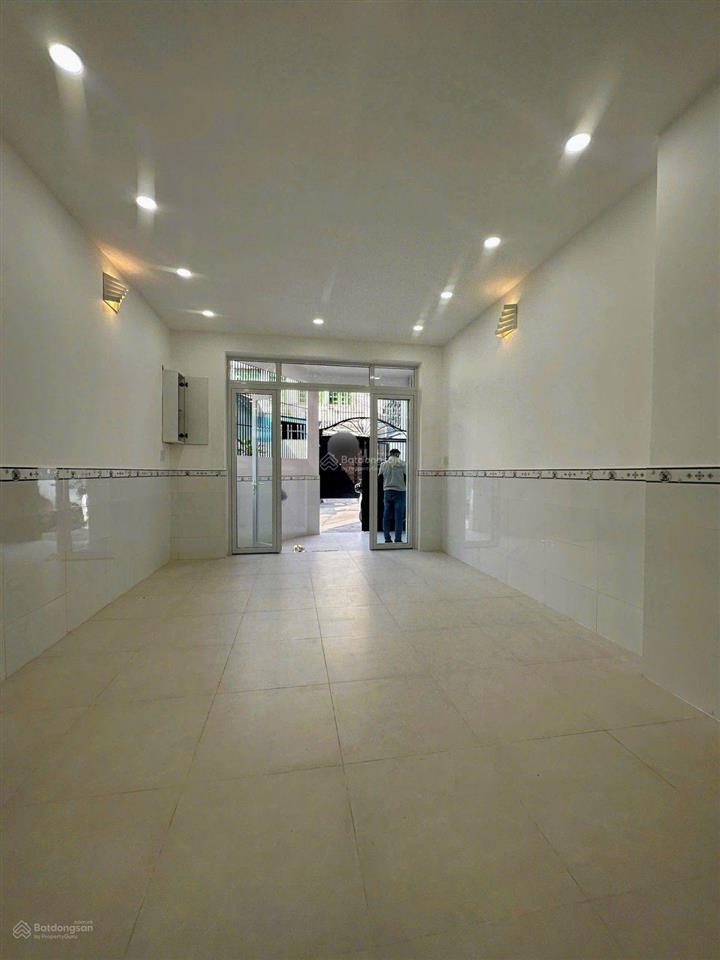Chủ gấp lắm chỉ 5,69 tỷ là có ngay nhà 2 tầng  47m ( 4 x 12m). kết cấu btct . sổ hồng riêng.