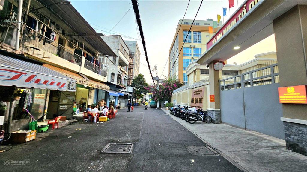 Nhà rộng thoáng, ngang 13m  2 tầng  135m2  nhỉnh 9 tỷ. vị trí kinh doanh thu nhập cao