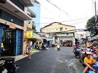 Nhà rộng thoáng, ngang 13m  2 tầng  135m2  nhỉnh 9 tỷ. vị trí kinh doanh thu nhập cao