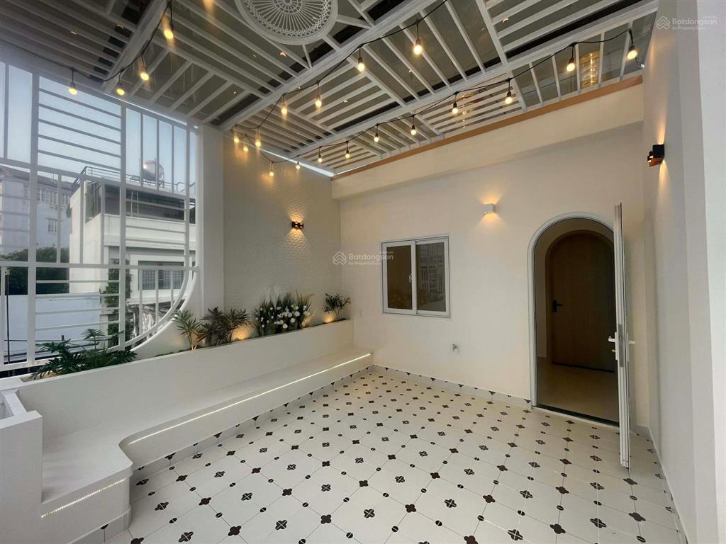 Nhà mới đẹp ở ngay hẻm xe hơi thông tại tân bình  48 m2, 3 tầng  4 pn 4wc, tặng full nội thất.