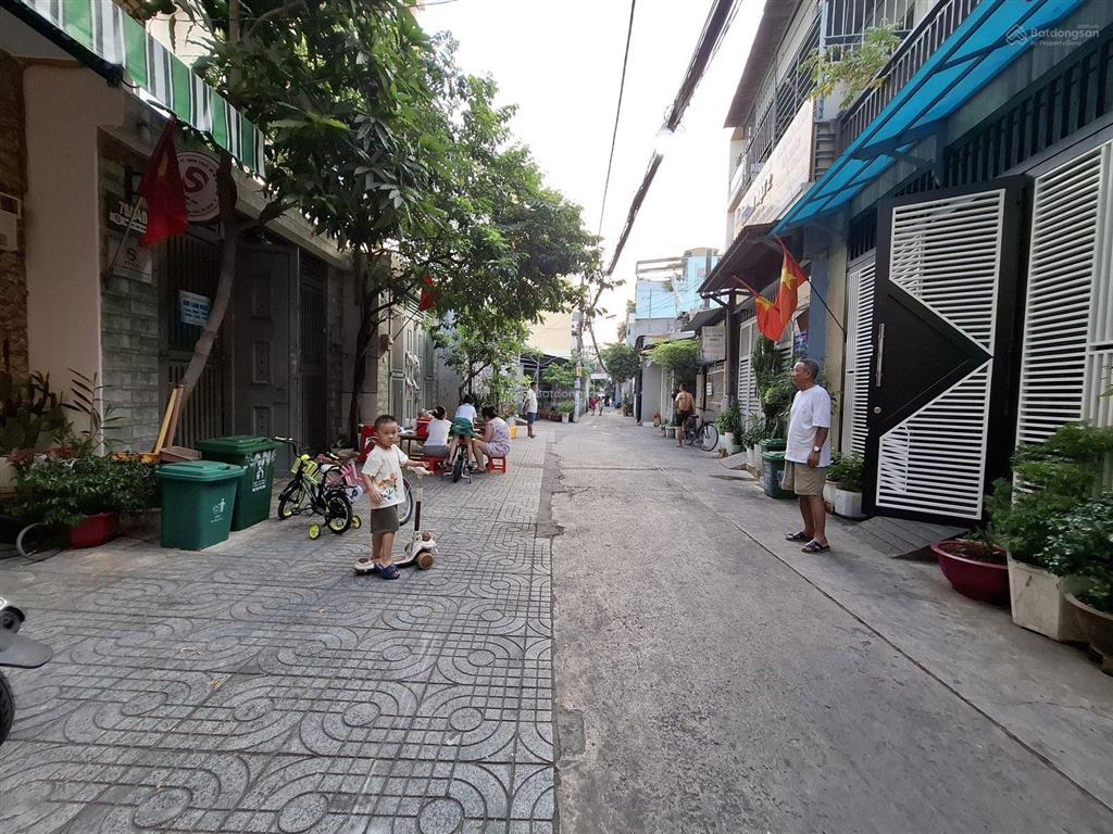 Nhà đẹp giá tốt chính chủ ở ngay. trung tâm tân bình gần sân bay 30 m2, 2 tầng, nhỉnh 2 tỷ.