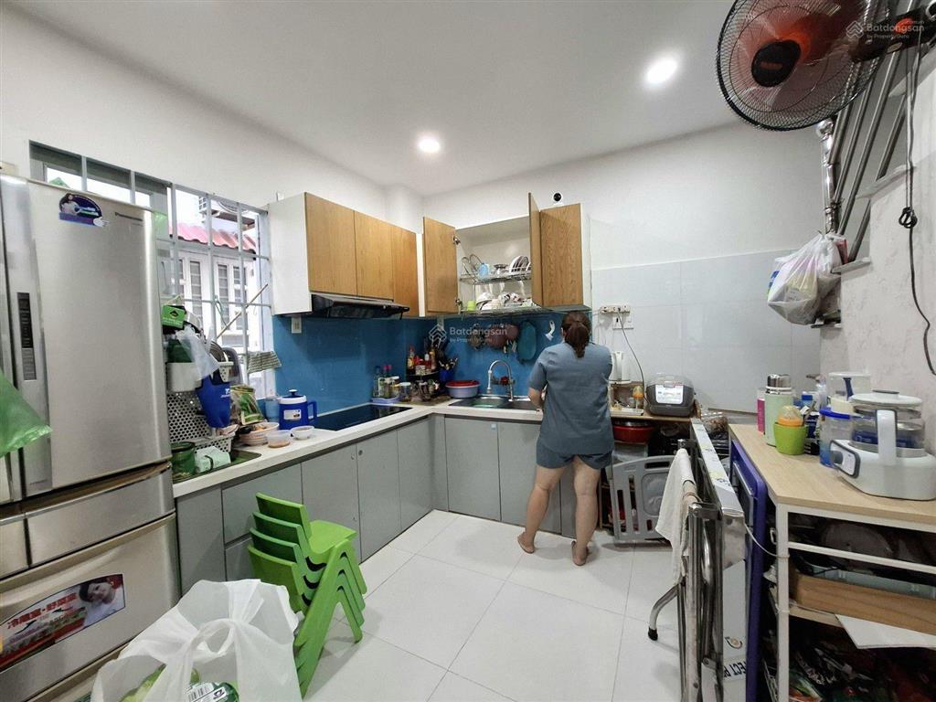 Nhà đẹp giá tốt chính chủ ở ngay. trung tâm tân bình gần sân bay 30 m2, 2 tầng, nhỉnh 2 tỷ.