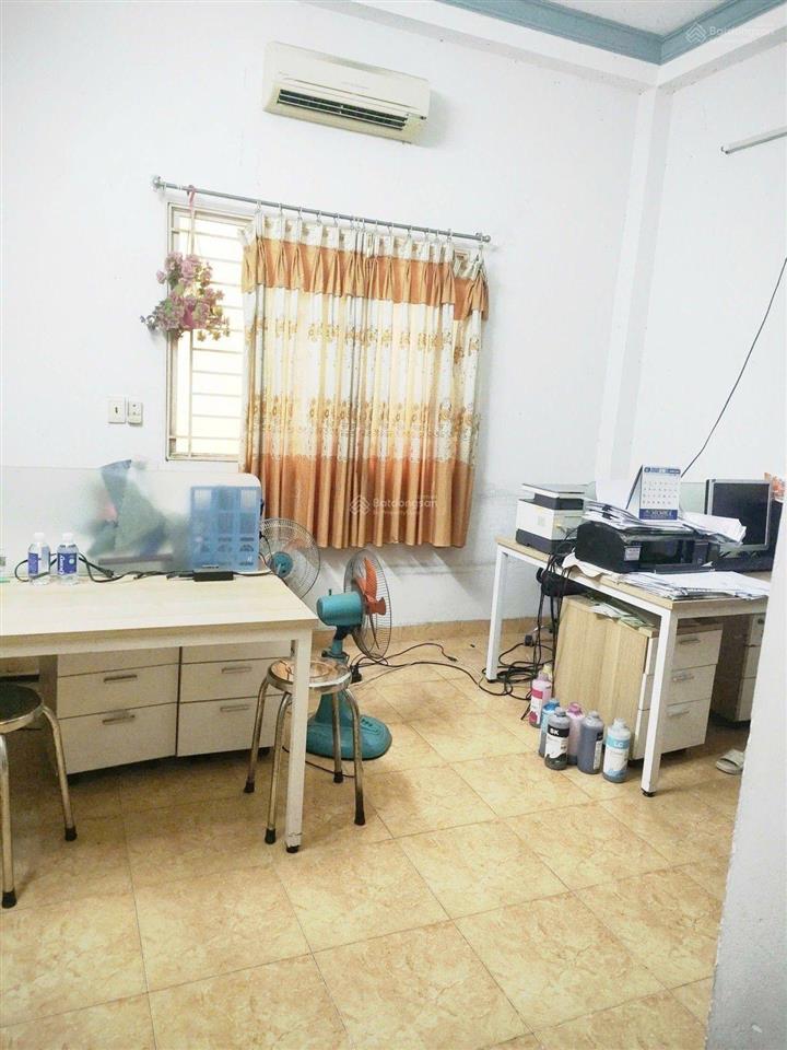 Nhà mặt tiền bán gấp giảm 1,5 tỷ. còn nhỉnh 9 tỷ. ngay chợ tân hương 84 m2, 3 tầng + sân thượng.