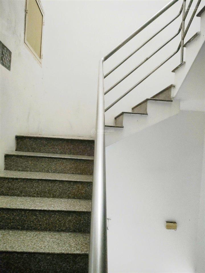 Nhà mặt tiền bán gấp giảm 1,5 tỷ. còn nhỉnh 9 tỷ. ngay chợ tân hương 84 m2, 3 tầng + sân thượng.