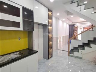 Nhà đẹp ở ngay  đường trần văn quang  phường 10  tân bình. 40 m  3 tầng  5,3 tỷ thương lượng