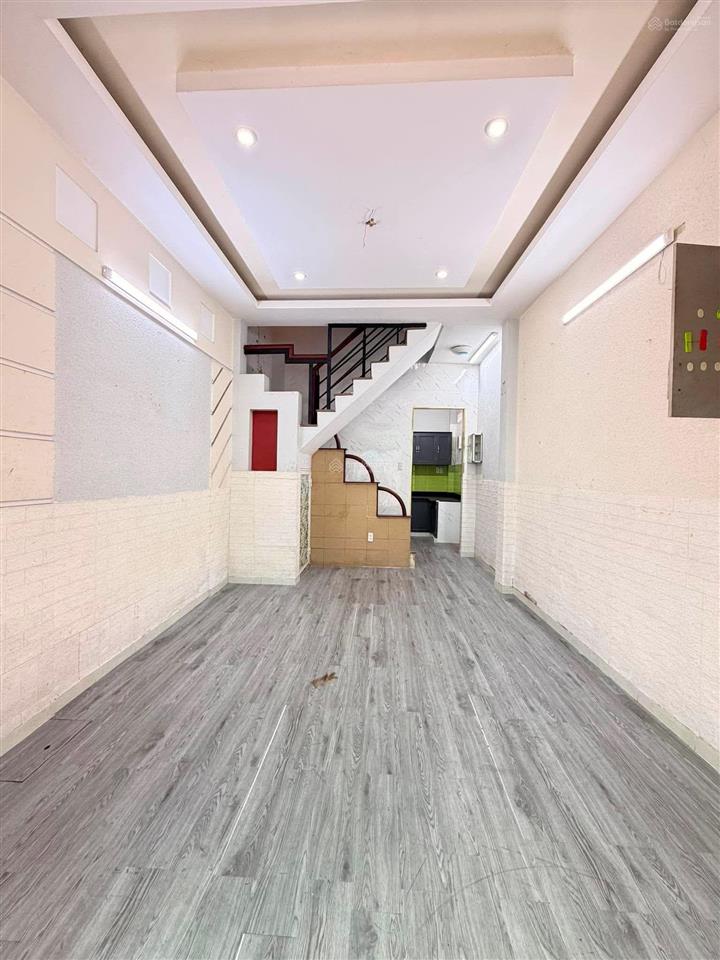 Hẻm ô tô quay đầu  gần mặt tiền tân phú giáp tân bình  3 tầng đúc  3pn  chỉ 5,4 tỷ.