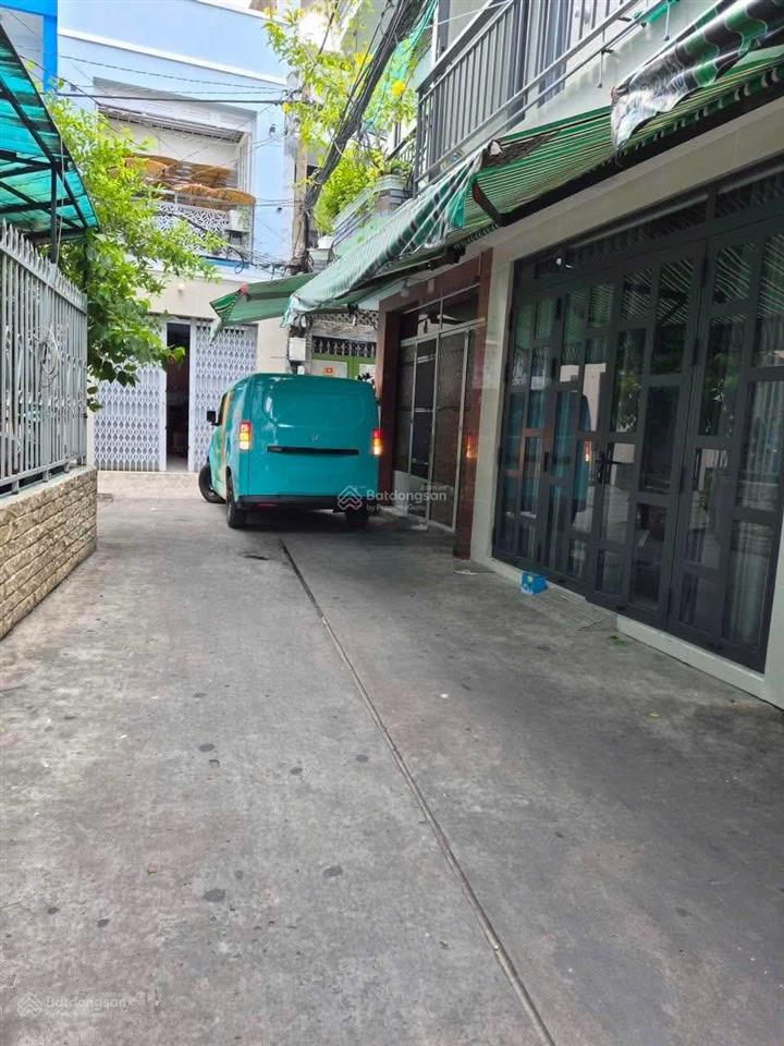 Hẻm ô tô quay đầu  gần mặt tiền tân phú giáp tân bình  3 tầng đúc  3pn  chỉ 5,4 tỷ.