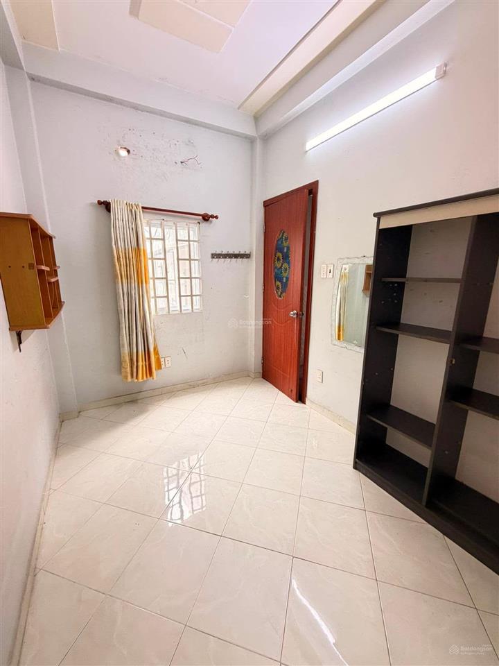 Hẻm ô tô quay đầu  gần mặt tiền tân phú giáp tân bình  3 tầng đúc  3pn  chỉ 5,4 tỷ.