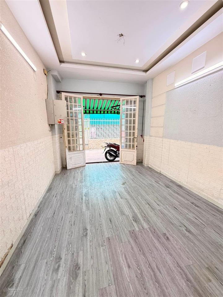 Hẻm ô tô quay đầu  gần mặt tiền tân phú giáp tân bình  3 tầng đúc  3pn  chỉ 5,4 tỷ.