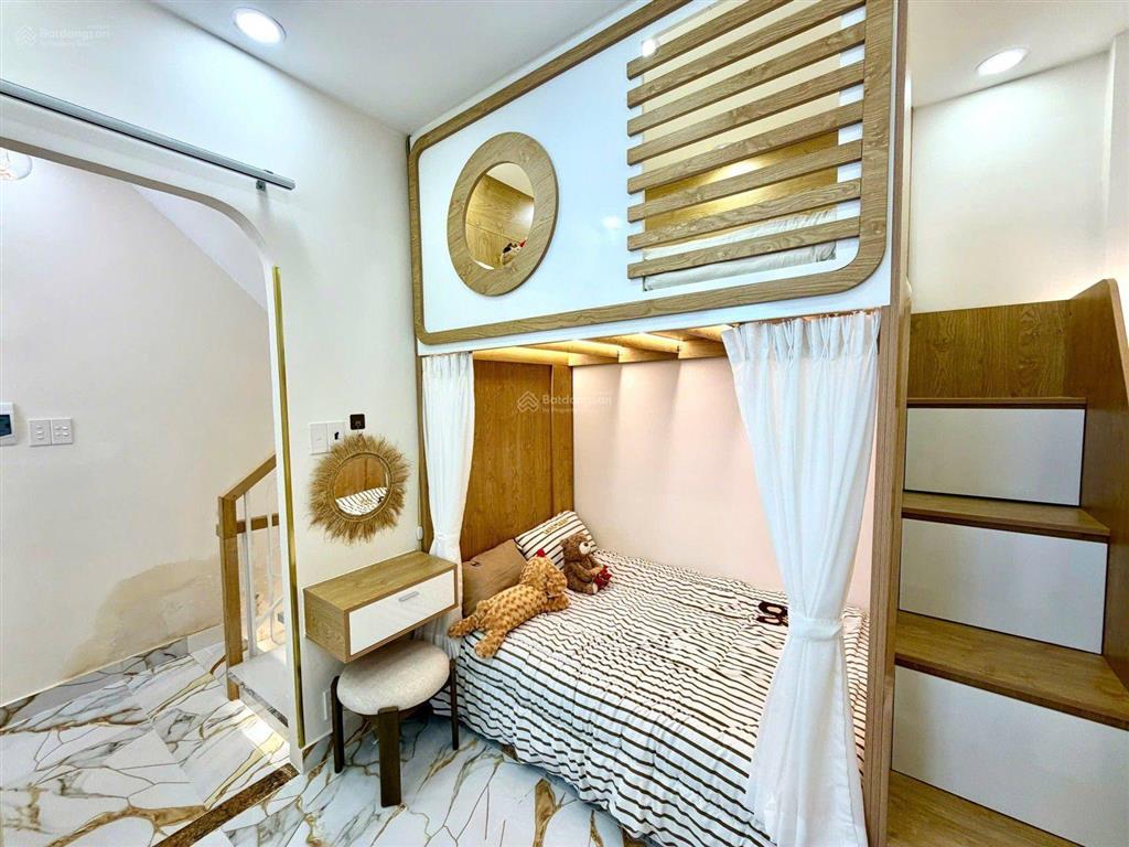 Hẻm nguyễn bặc phường 3 tân bình nhà đẹp ở ngay 4 tầng nhỉnh 4 tỷ. tặng full nội thất.