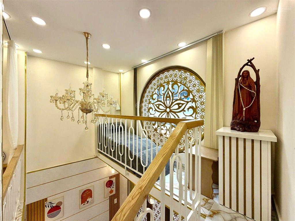Hẻm nguyễn bặc phường 3 tân bình nhà đẹp ở ngay 4 tầng nhỉnh 4 tỷ. tặng full nội thất.