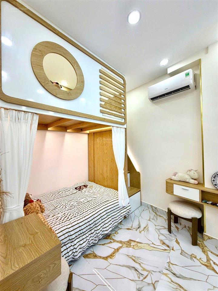 Hẻm nguyễn bặc phường 3 tân bình nhà đẹp ở ngay 4 tầng nhỉnh 4 tỷ. tặng full nội thất.