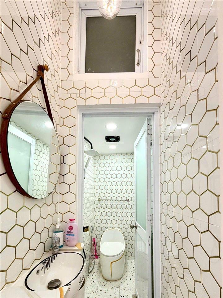 Hẻm nguyễn bặc phường 3 tân bình nhà đẹp ở ngay 4 tầng nhỉnh 4 tỷ. tặng full nội thất.