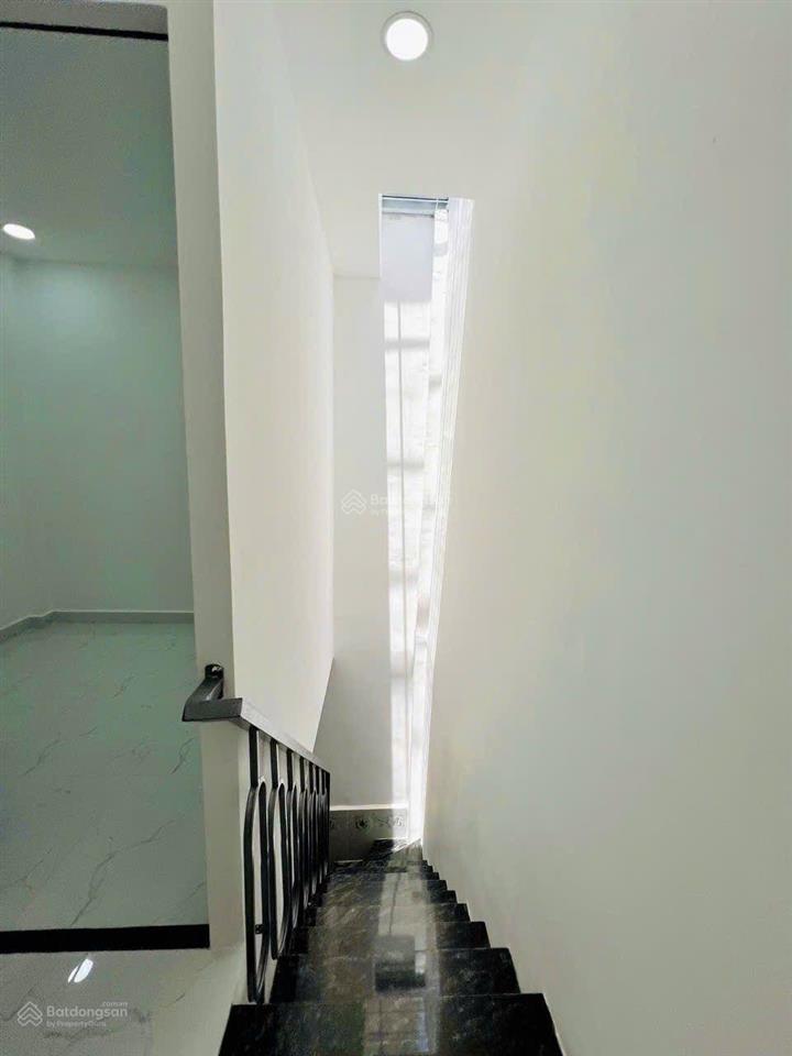 Nhà đẹp ở ngay  sát mặt tiền gò dầu  20m2  2 pn  2 wc  nhỉnh 2 tỷ.