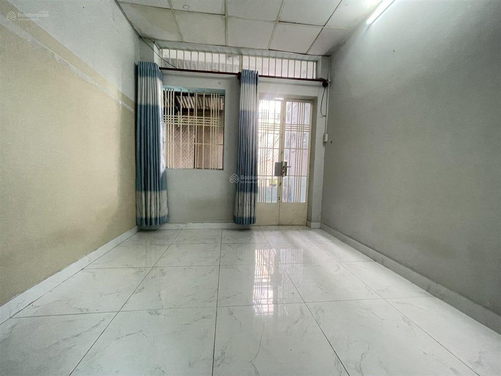 Nhà đẹp ở ngay, đường nguyễn háo vĩnh, tân phú, 24 m 2 tầng nhỉnh 2 tỷ. sát mặt tiền.