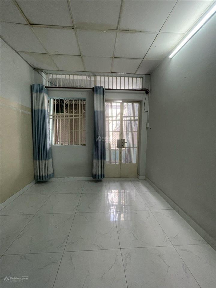 Nhà đẹp ở ngay, đường nguyễn háo vĩnh, tân phú, 24 m 2 tầng nhỉnh 2 tỷ. sát mặt tiền.