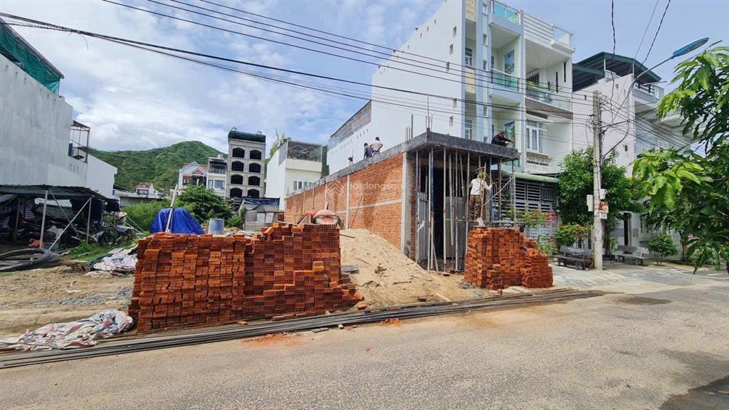 Bán lô đất mặt tiền vũ hữu khu đông mương tđc hòn xện ngang 4 m diện tích 92 m giá 5 tỷ 8