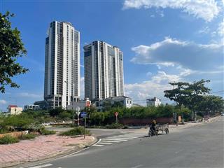 Bán đất mặt tiền phạm văn đồng nha trang diện tích  413,4m2 ngang 23,3m giá 80 tr / m2