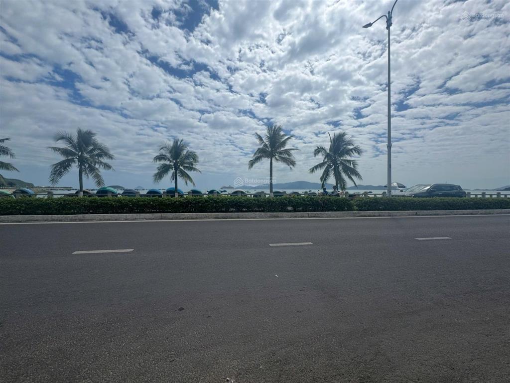 Bán đất 3 mặt tiền phạm văn đồng ngang hơn 9m diện tích 226,4 m2 view biển phù hợp đầu tư