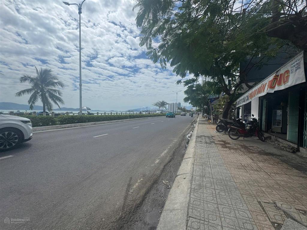 Bán đất 3 mặt tiền phạm văn đồng ngang hơn 9m diện tích 226,4 m2 view biển phù hợp đầu tư