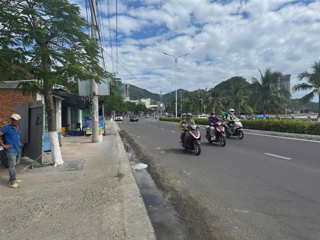Bán đất 3 mặt tiền phạm văn đồng ngang hơn 9m diện tích 226,4 m2 view biển phù hợp đầu tư