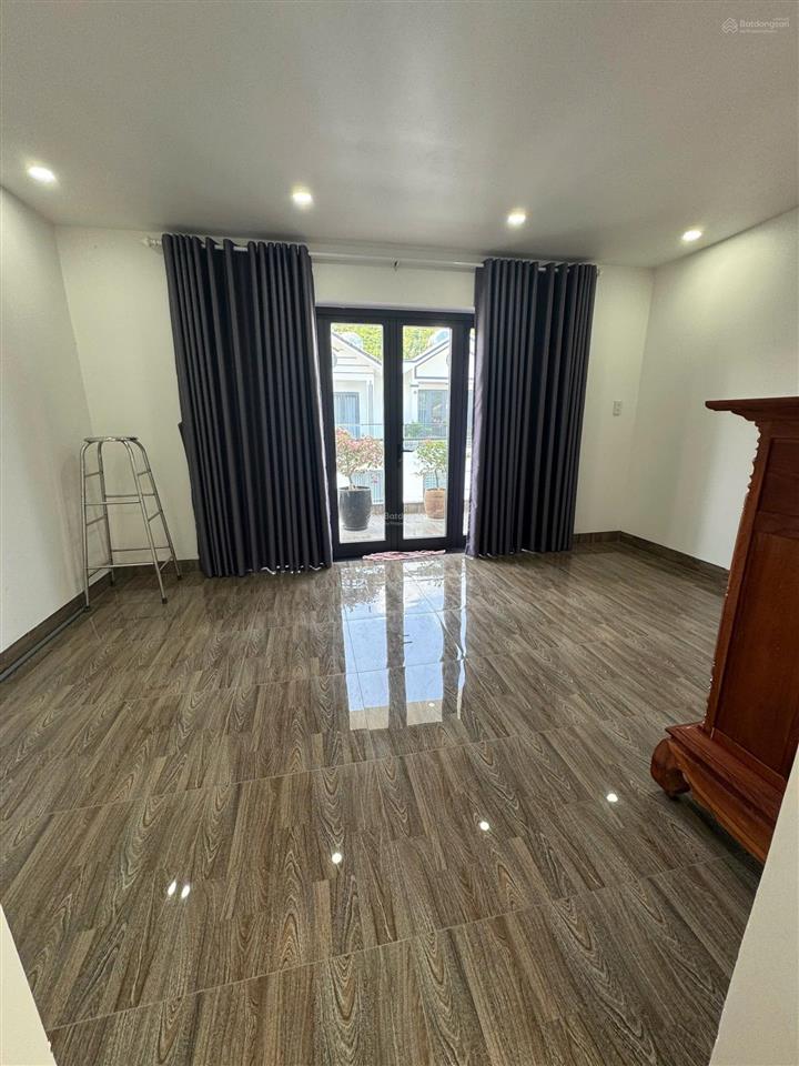 Chủ bán nhà 4 tầng khu acc quân đội vĩnh hoà cách biển 300 m ngang 5 m dài 12 giá 7 tỷ 9