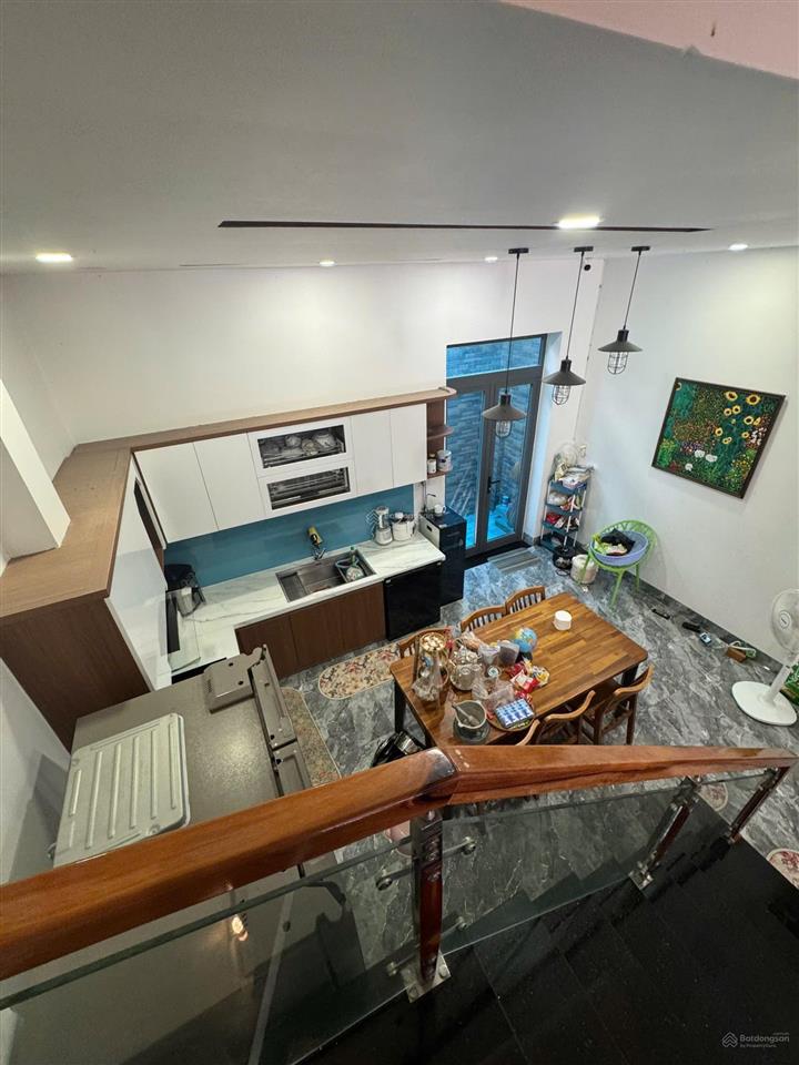 Chủ bán nhà 4 tầng khu acc quân đội vĩnh hoà cách biển 300 m ngang 5 m dài 12 giá 7 tỷ 9