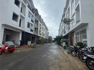 Bán lô đất acc quân đội bắc nha trang cách biển 250 m gần bến du thuyền 5 sao khoảng 800 m