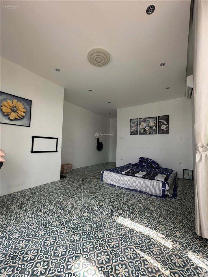 Bán biệt thự gần bến du thuyền có hồ bơi ngang 10 m diện tích 331,7 m đường 13 m giá 19 tỷ 4