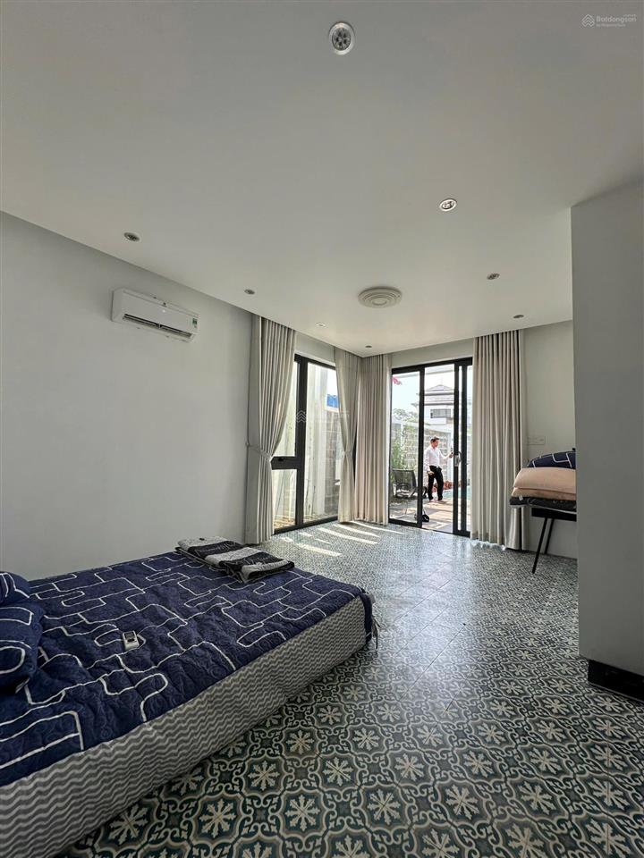 Bán biệt thự gần bến du thuyền có hồ bơi ngang 10 m diện tích 331,7 m đường 13 m giá 19 tỷ 4