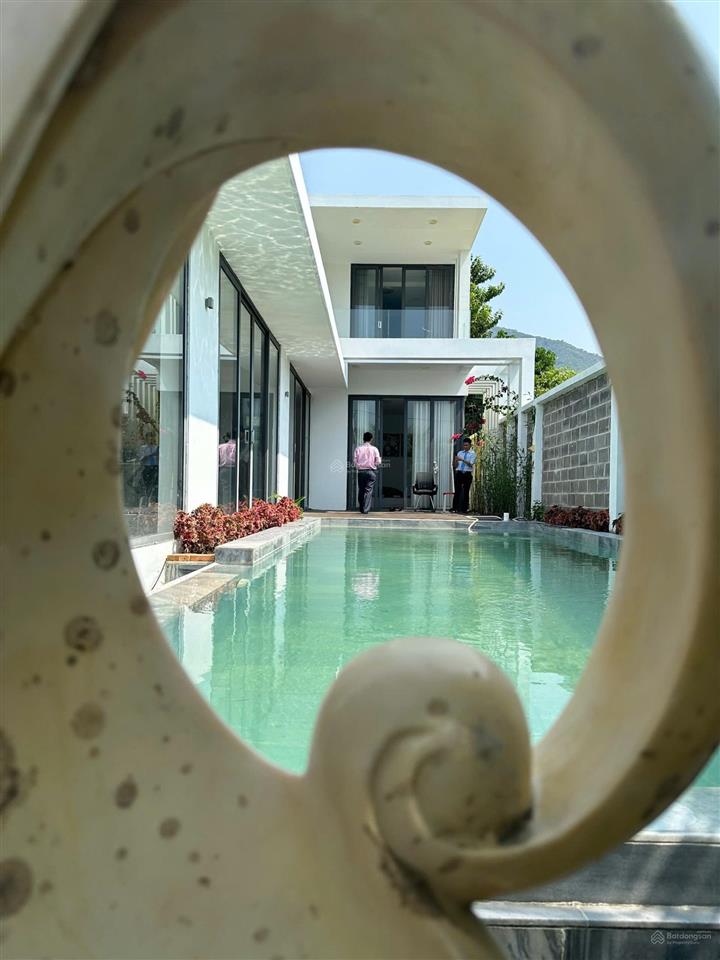 Bán biệt thự gần bến du thuyền có hồ bơi ngang 10 m diện tích 331,7 m đường 13 m giá 19 tỷ 4