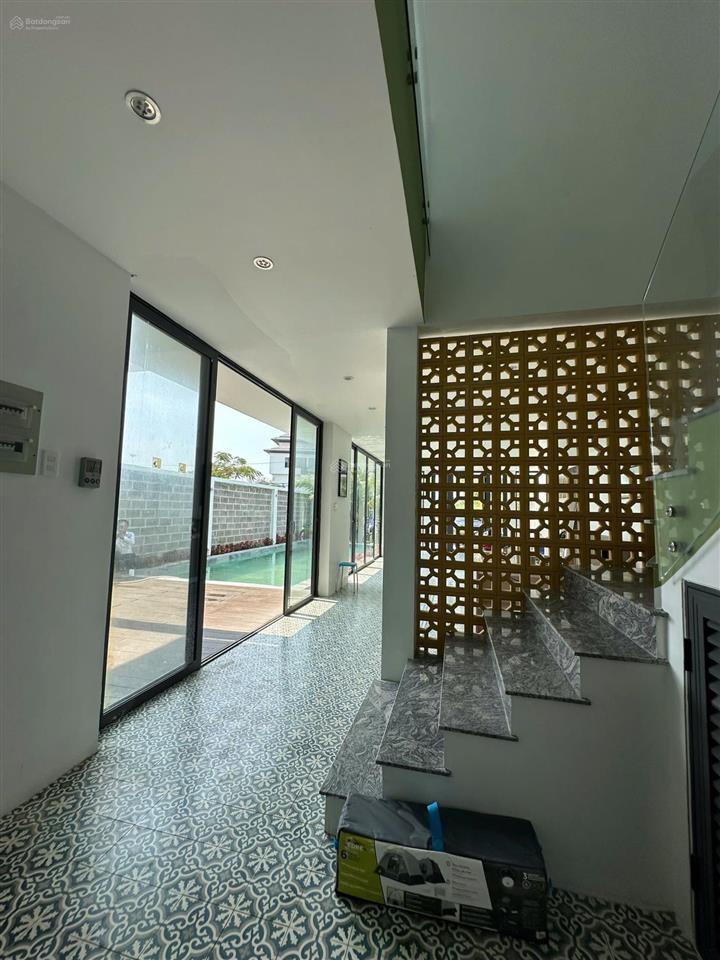 Bán biệt thự gần bến du thuyền có hồ bơi ngang 10 m diện tích 331,7 m đường 13 m giá 19 tỷ 4