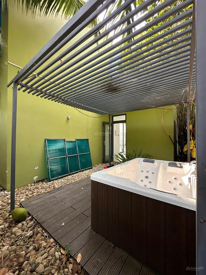 Bán biệt thự gần bến du thuyền có hồ bơi ngang 10 m diện tích 331,7 m đường 13 m giá 19 tỷ 4