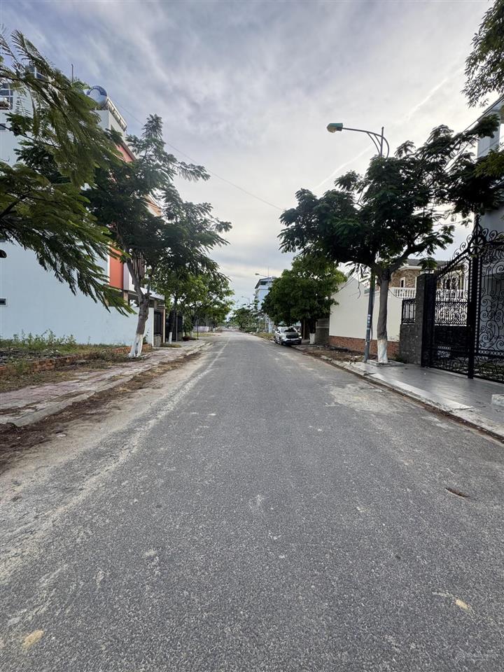 Bán lô đất kđt mới sát biển giá tốt bắc nha trang , mặt tiền huỳnh văn nghệ ngang 10 m dt 278,8 m