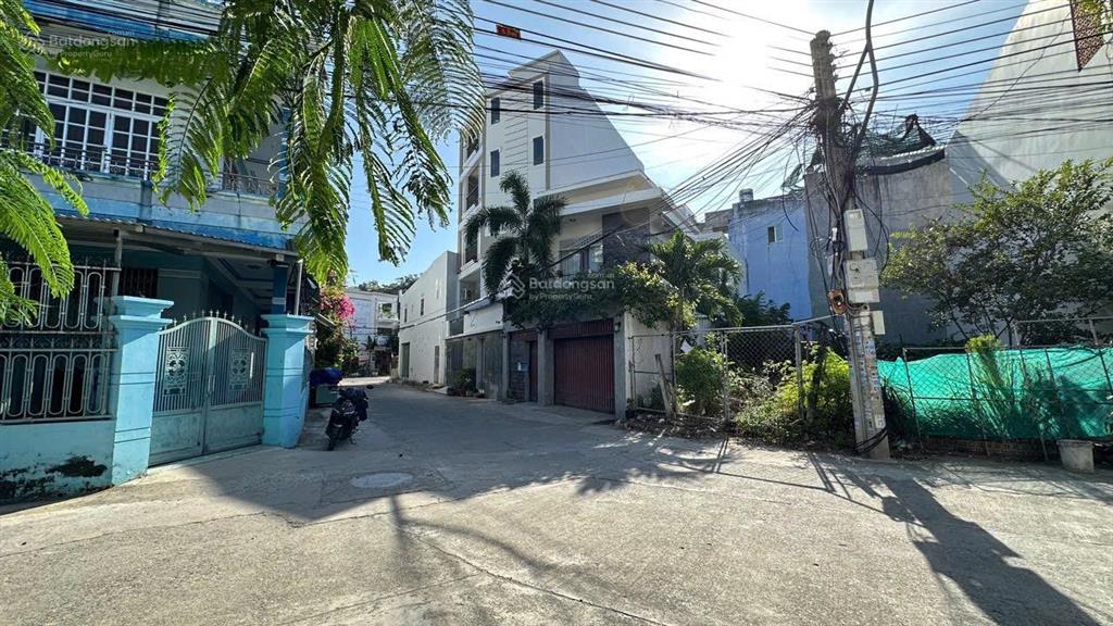 Bán đất hòn xện hẻm lý thái tổ bắc nha trang đối diện công viên 111,2 m giá 5 tỷ 5 ô tô thoải mái