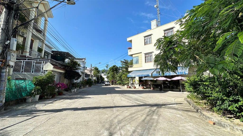Bán đất hòn xện hẻm lý thái tổ bắc nha trang đối diện công viên 111,2 m giá 5 tỷ 5 ô tô thoải mái