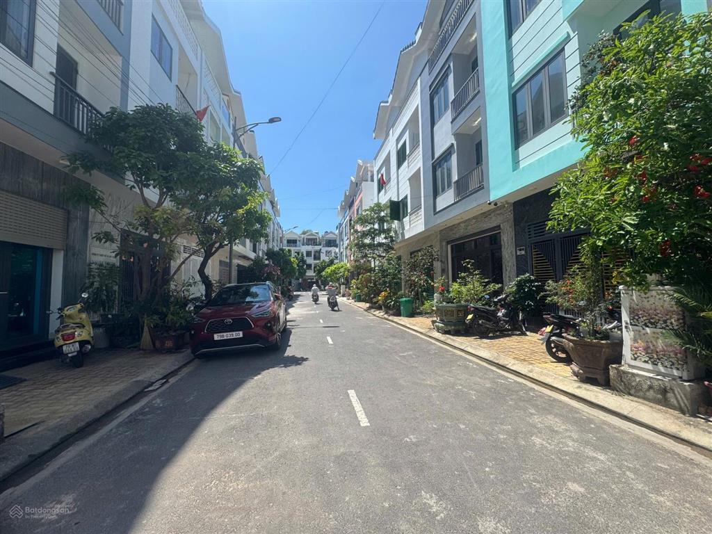 Bán đất khu acc quân đội vĩnh hoà, diện tích 60 m2 đường 11 m, giá 5 tỷ 5 view núi cô tiên