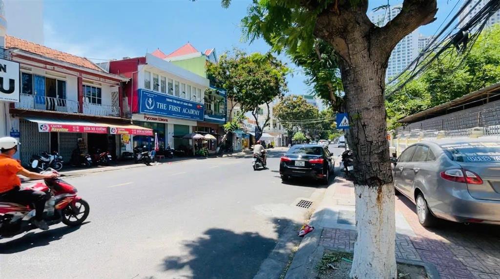 Nhà 2 tầng 2 mặt tiền hòn chồng ngang lớn 7,05 m nở hậu diện tích 91,5 m2 qh đường 20m ngay biển