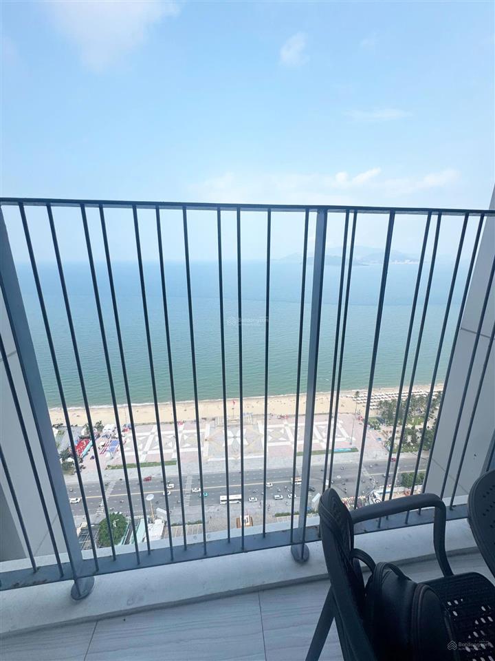 Cần bán căn studio panorama view trực diện biển, pháo hoa quảng trường 2/4 nha trang 37,01m2