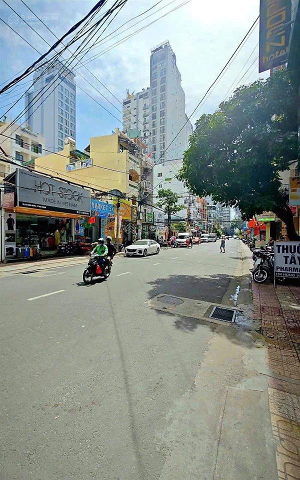 Bán đất tặng nhà đang kinh doanh cho thuê 35 tr / tháng mặt tiền hùng vương nở hậu 3,69 m giá 30 tỷ