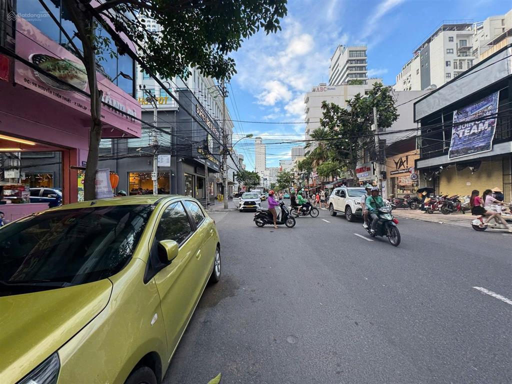 Bán nhà 3 tầng mặt tiền khu phố tây nguyễn thiện thuật trung tâm lõi nha trang ngang 10,5m 55 tỷ