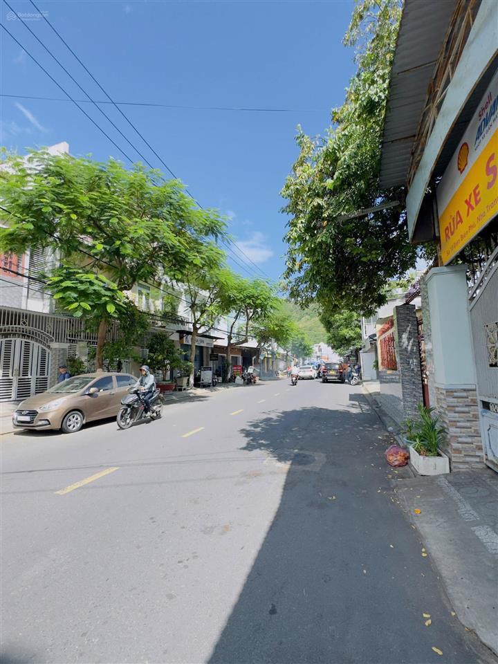 Bán nhà 2 mặt tiền dương hiến quyền phường vĩnh hoà cách biển 300 m đường rộng 16 m giá 13 tỷ 5