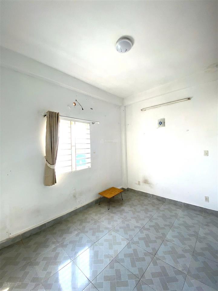 Cho thuê phòng 20m2 có cửa sổ trời thoáng, ngay sát lotte, himlam ở lê văn lương, q7