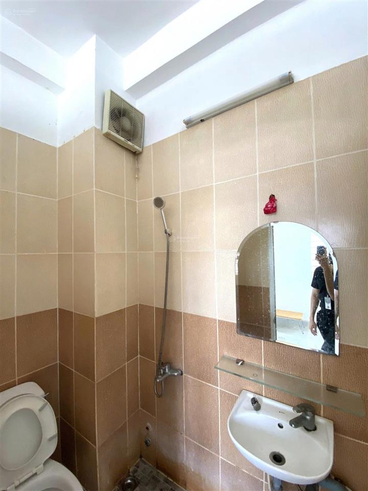 Cho thuê phòng 20m2 có cửa sổ trời thoáng, ngay sát lotte, himlam ở lê văn lương, q7