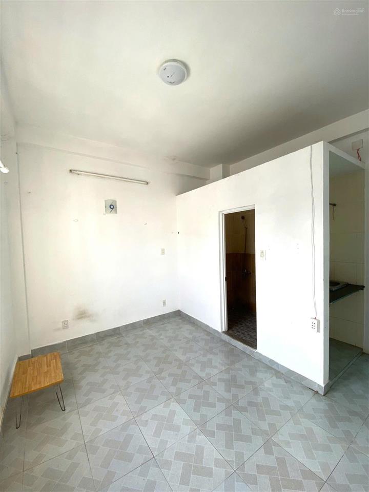 Cho thuê phòng 20m2 có cửa sổ trời thoáng, ngay sát lotte, himlam ở lê văn lương, q7