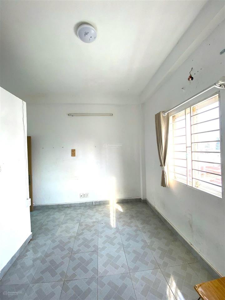 Cho thuê phòng 20m2 có cửa sổ trời thoáng, ngay sát lotte, himlam ở lê văn lương, q7