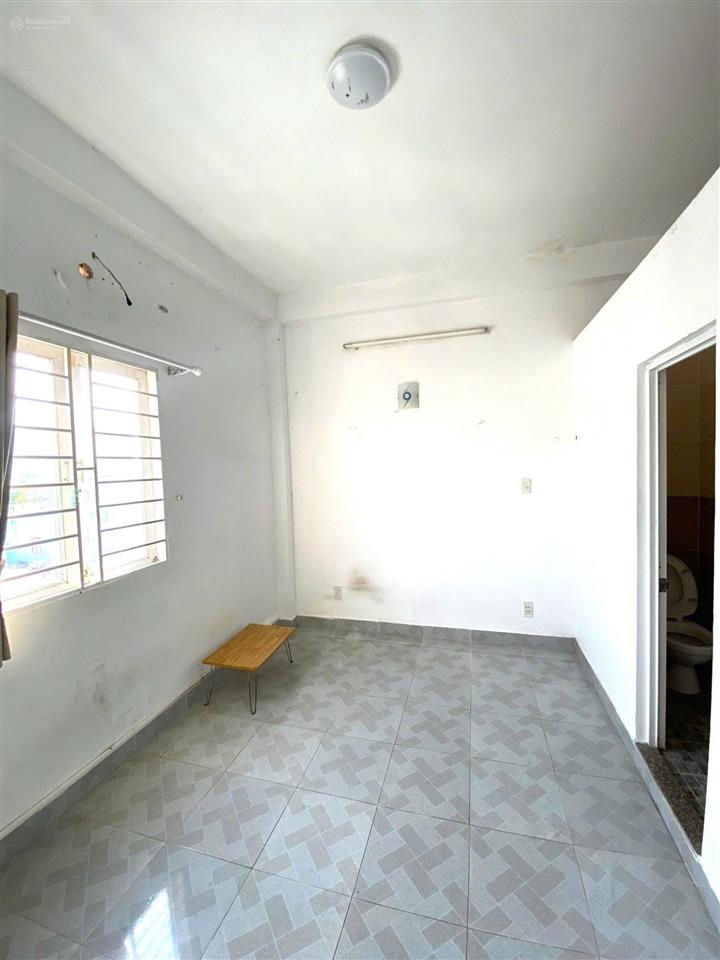 Cho thuê phòng 20m2 có cửa sổ trời thoáng, ngay sát lotte, himlam ở lê văn lương, q7