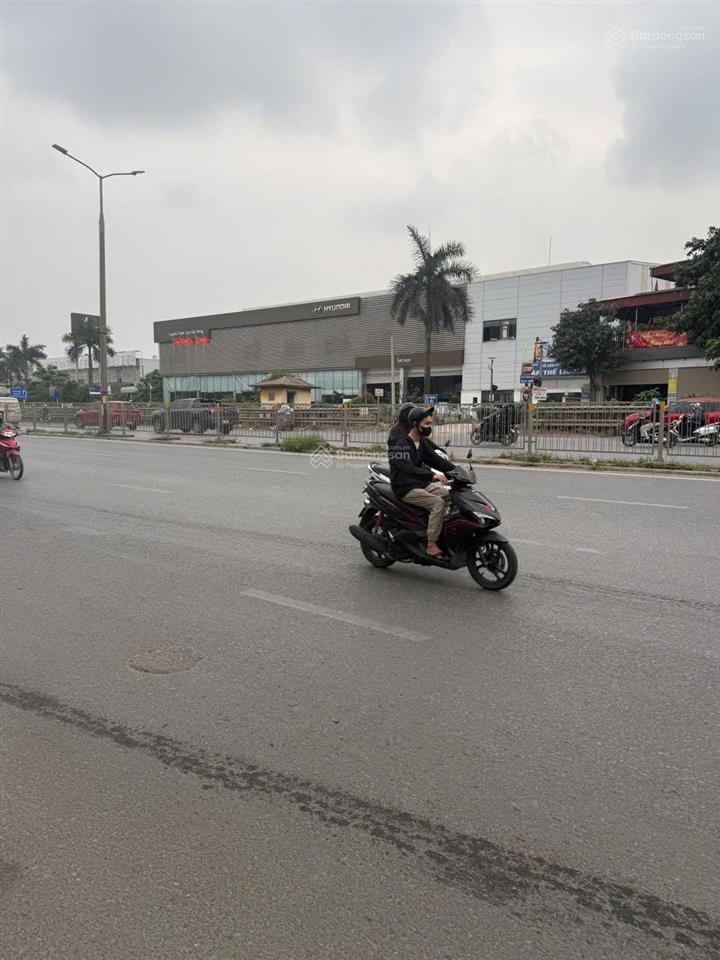 Nhà 2,5 tầng mặt ql1a văn điển thanh trì 128m2 mt 3,8m kinh doanh tốt giá 136.71tr/m2