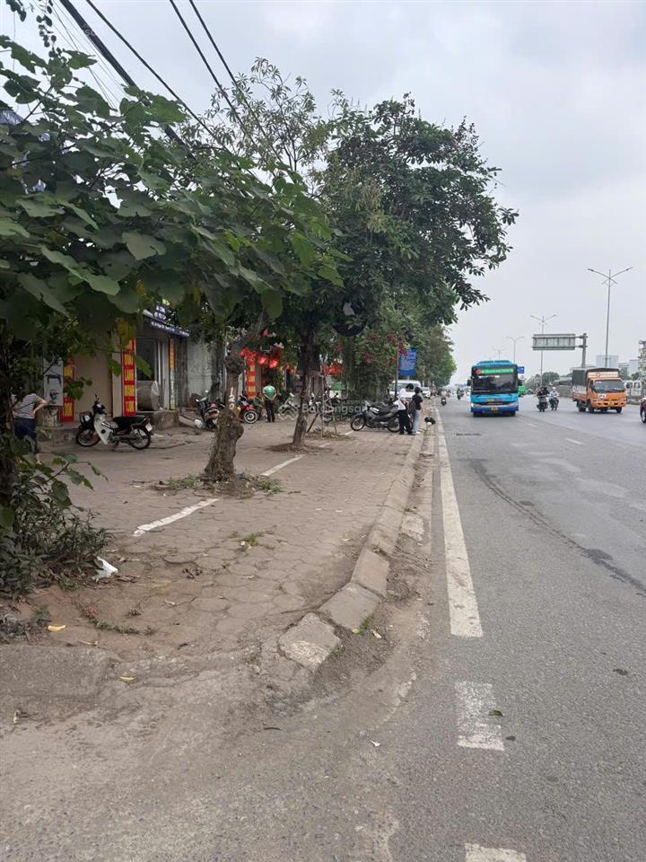 Nhà 2,5 tầng mặt ql1a văn điển thanh trì 128m2 mt 3,8m kinh doanh tốt giá 136.71tr/m2