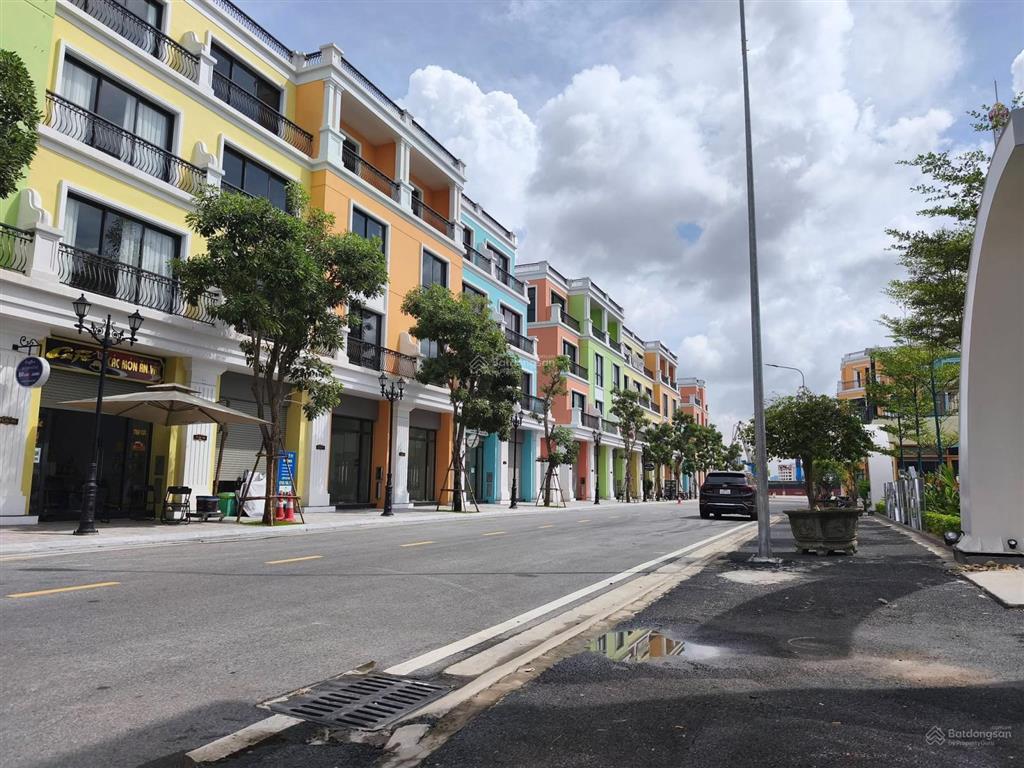 Hàng siêu hiếm tại vinhomes vũ yên. shophouse phố tài lộc. áp voucher chỉ còn ~6 tỷ